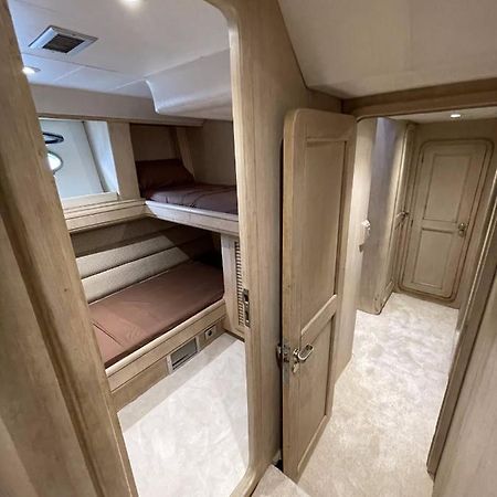 Hotel Yacht Sotavento 圣阿德里安-德贝索斯 外观 照片