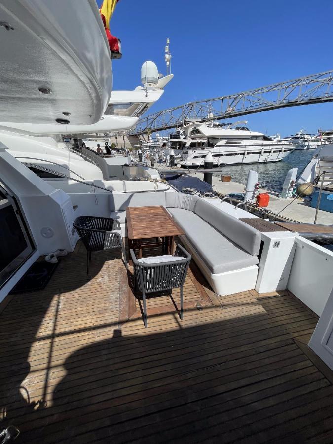 Hotel Yacht Sotavento 圣阿德里安-德贝索斯 外观 照片