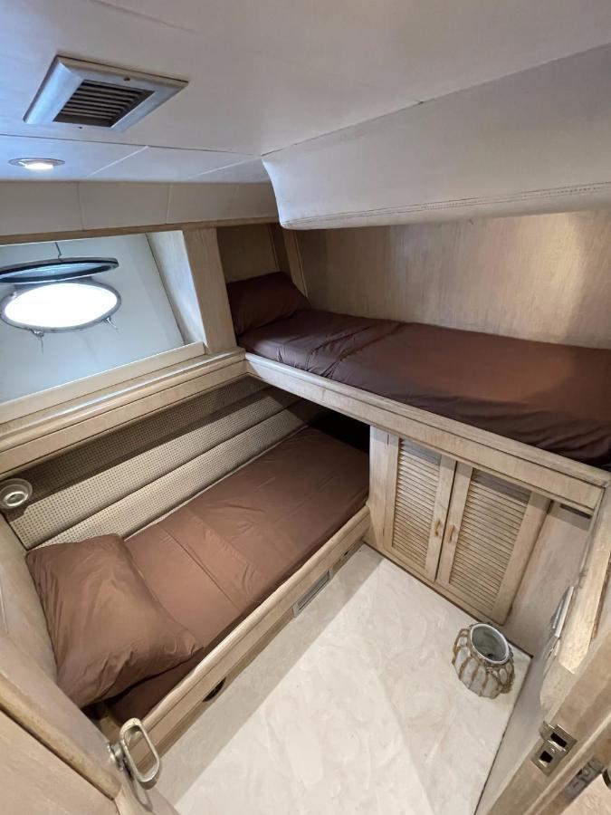 Hotel Yacht Sotavento 圣阿德里安-德贝索斯 外观 照片