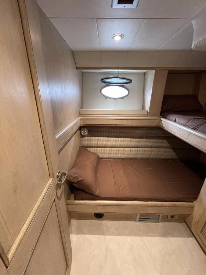 Hotel Yacht Sotavento 圣阿德里安-德贝索斯 外观 照片