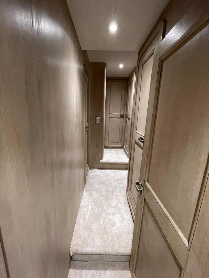 Hotel Yacht Sotavento 圣阿德里安-德贝索斯 外观 照片